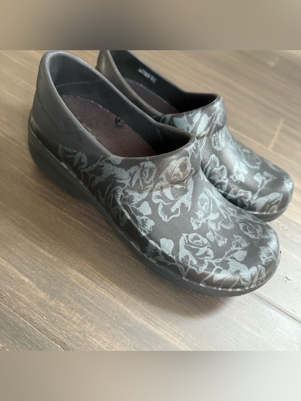Crocs Shoes Womens 8 Neria Pro II RoseGraphic Work Clogs Mules Dual Comfort Heel